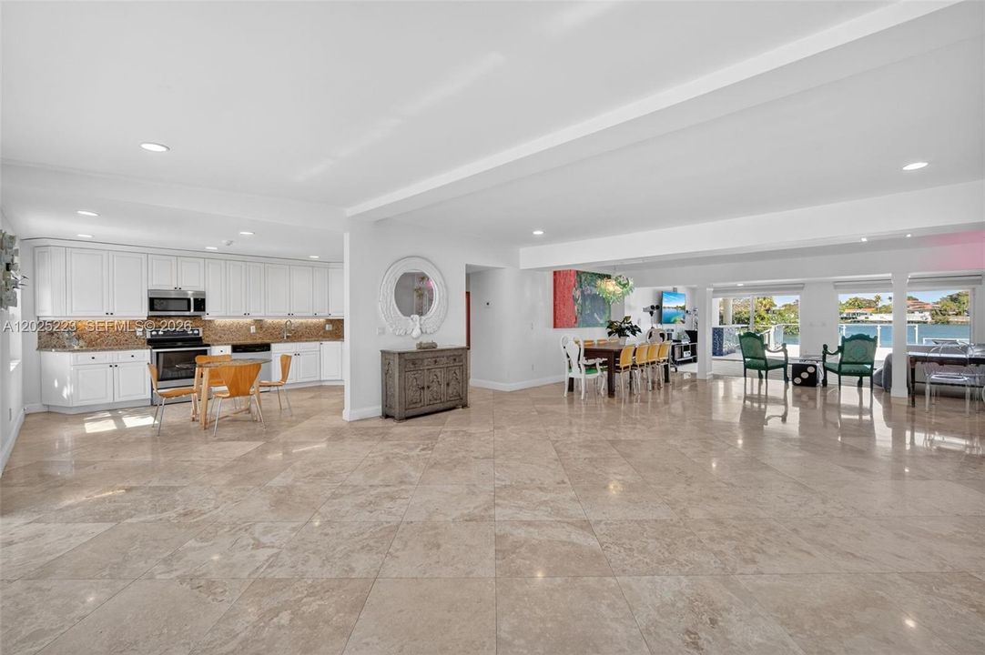 For Sale: $2,729,000 (5 beds, 4 baths, 3250 Square Feet)