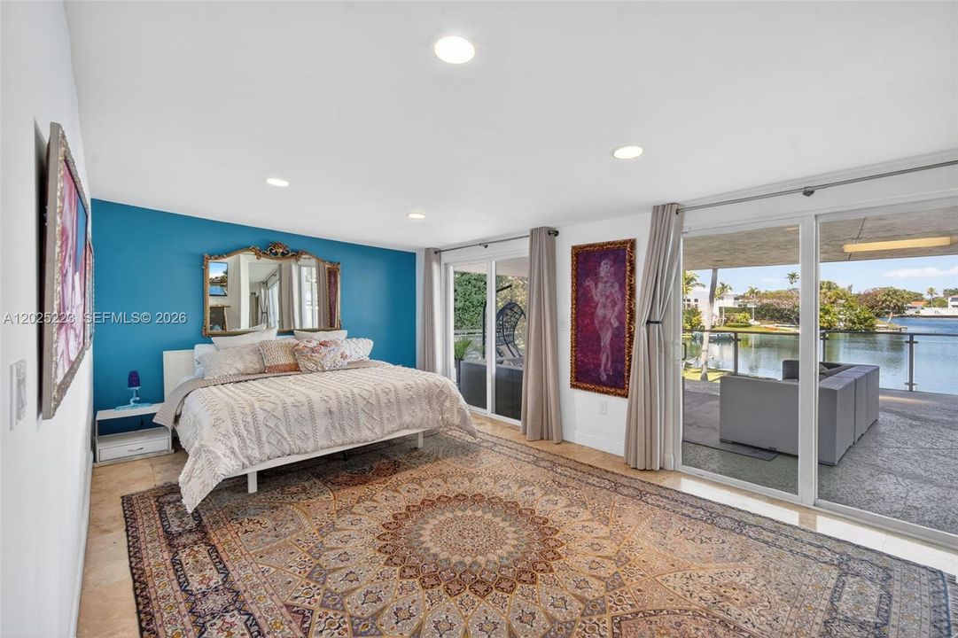 For Sale: $2,729,000 (5 beds, 4 baths, 3250 Square Feet)