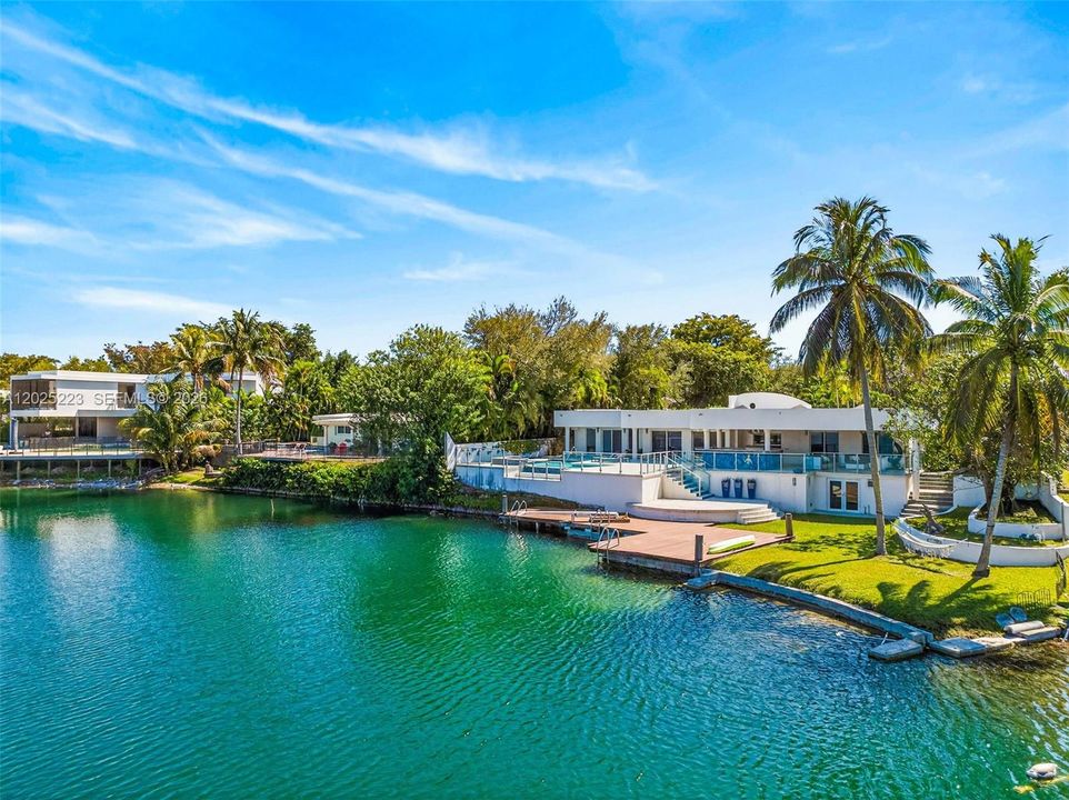 For Sale: $2,729,000 (5 beds, 4 baths, 3250 Square Feet)