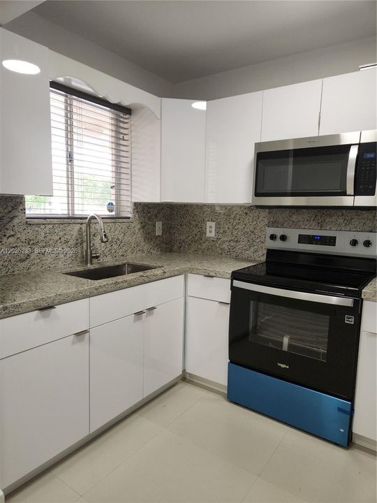 В аренду: $2,200 (2 спален, 1 ванн, 971 Квадратных фут)