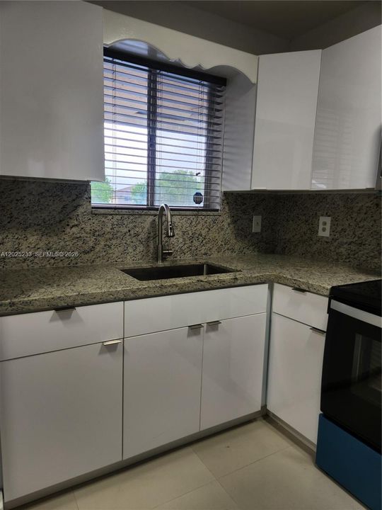 В аренду: $2,200 (2 спален, 1 ванн, 971 Квадратных фут)