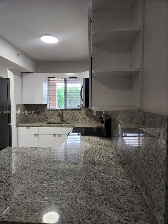 В аренду: $2,200 (2 спален, 1 ванн, 971 Квадратных фут)