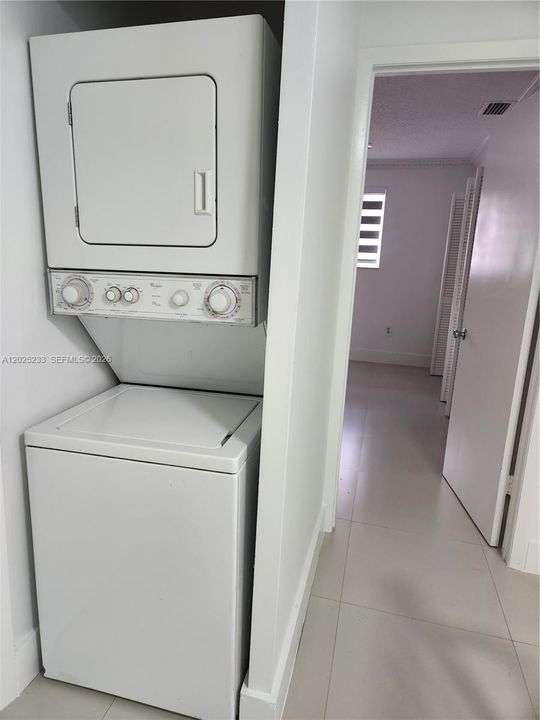 В аренду: $2,200 (2 спален, 1 ванн, 971 Квадратных фут)