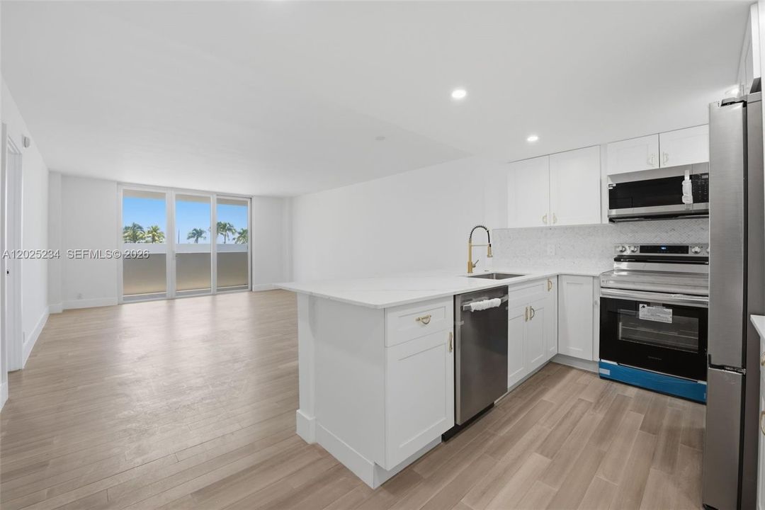 For Sale: $499,995 (1 beds, 1 baths, 950 Square Feet)