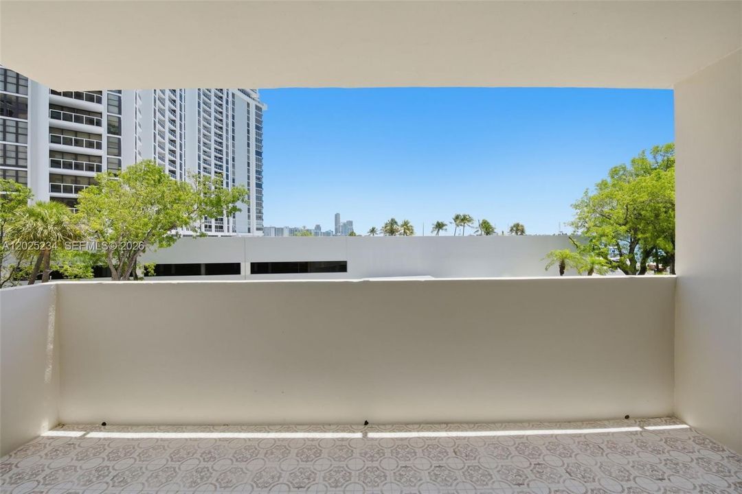 For Sale: $499,995 (1 beds, 1 baths, 950 Square Feet)