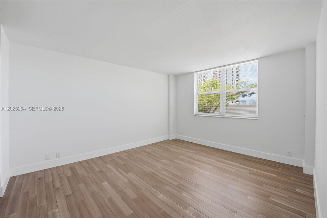 For Sale: $499,995 (1 beds, 1 baths, 950 Square Feet)