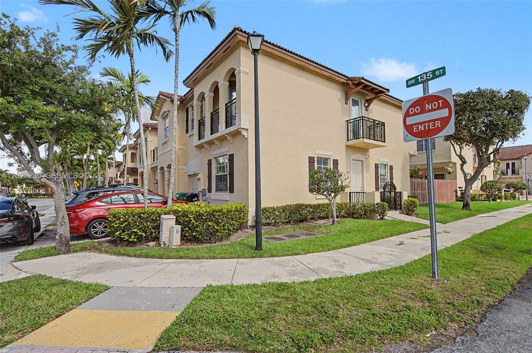 For Sale: $535,000 (4 beds, 2 baths, 1780 Square Feet)
