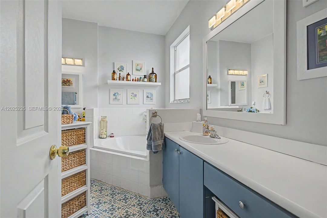 For Sale: $535,000 (4 beds, 2 baths, 1780 Square Feet)