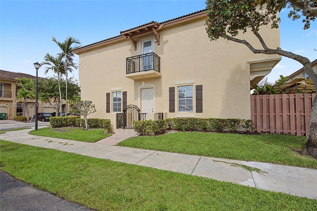 For Sale: $535,000 (4 beds, 2 baths, 1780 Square Feet)