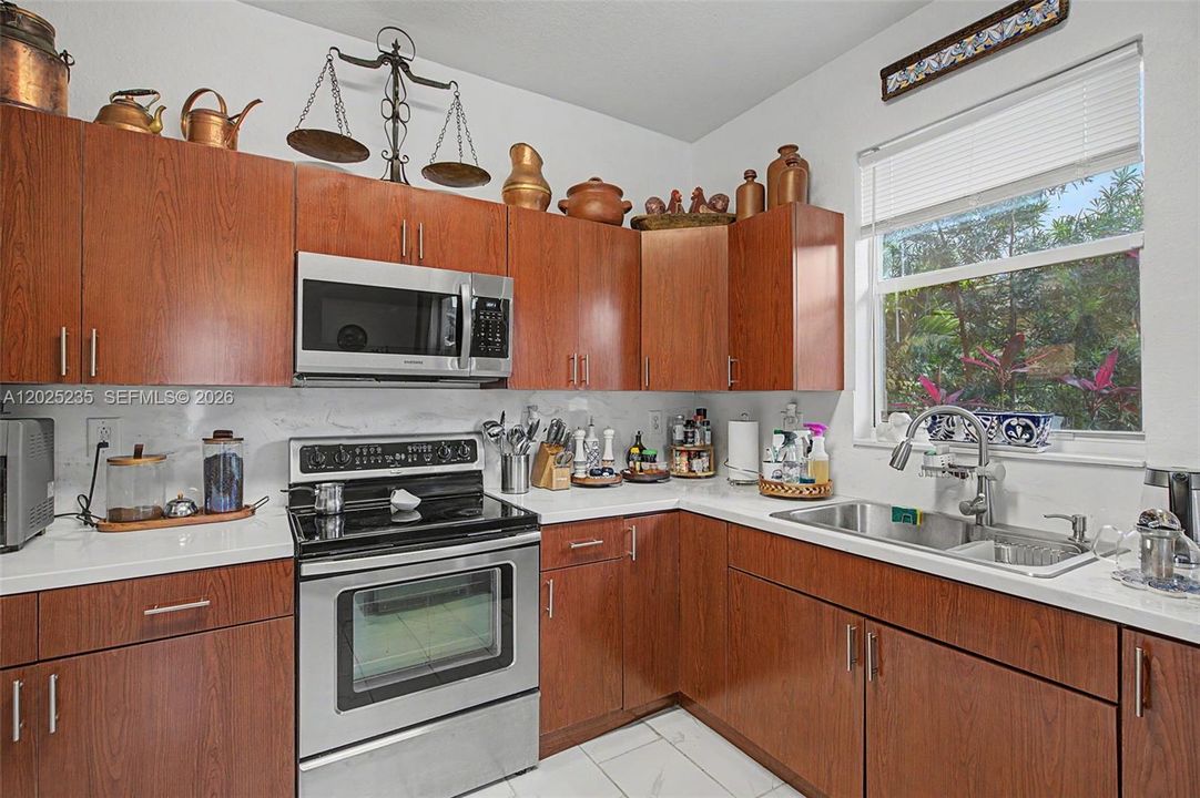 For Sale: $535,000 (4 beds, 2 baths, 1780 Square Feet)