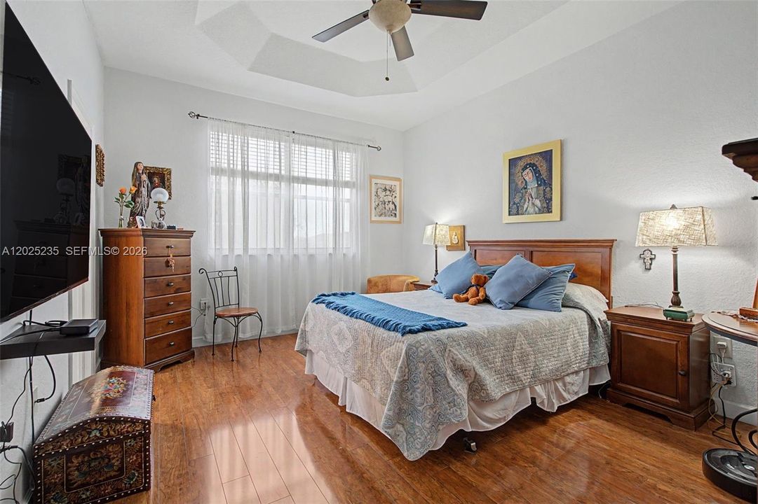 For Sale: $535,000 (4 beds, 2 baths, 1780 Square Feet)