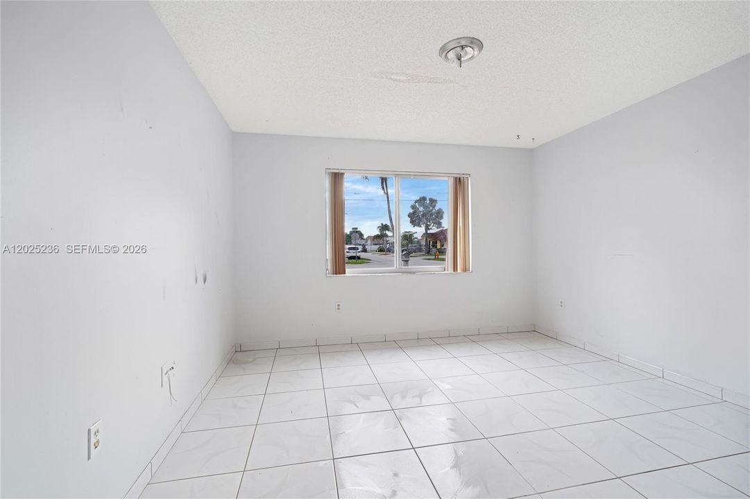 For Sale: $489,900 (3 beds, 2 baths, 1572 Square Feet)