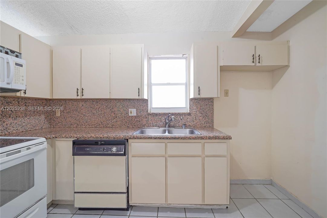 For Sale: $489,900 (3 beds, 2 baths, 1572 Square Feet)