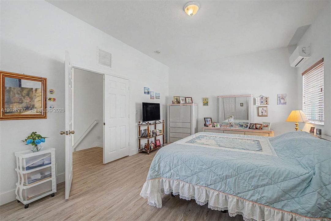 For Sale: $925,000 (4 beds, 3 baths, 2360 Square Feet)