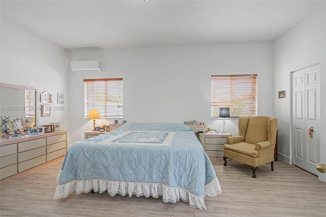 For Sale: $925,000 (4 beds, 3 baths, 2360 Square Feet)