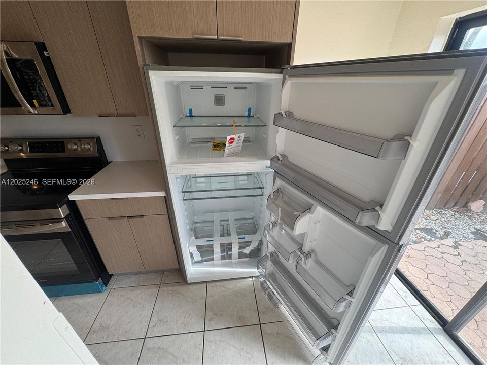 В аренду: $2,300 (2 спален, 2 ванн, 1175 Квадратных фут)
