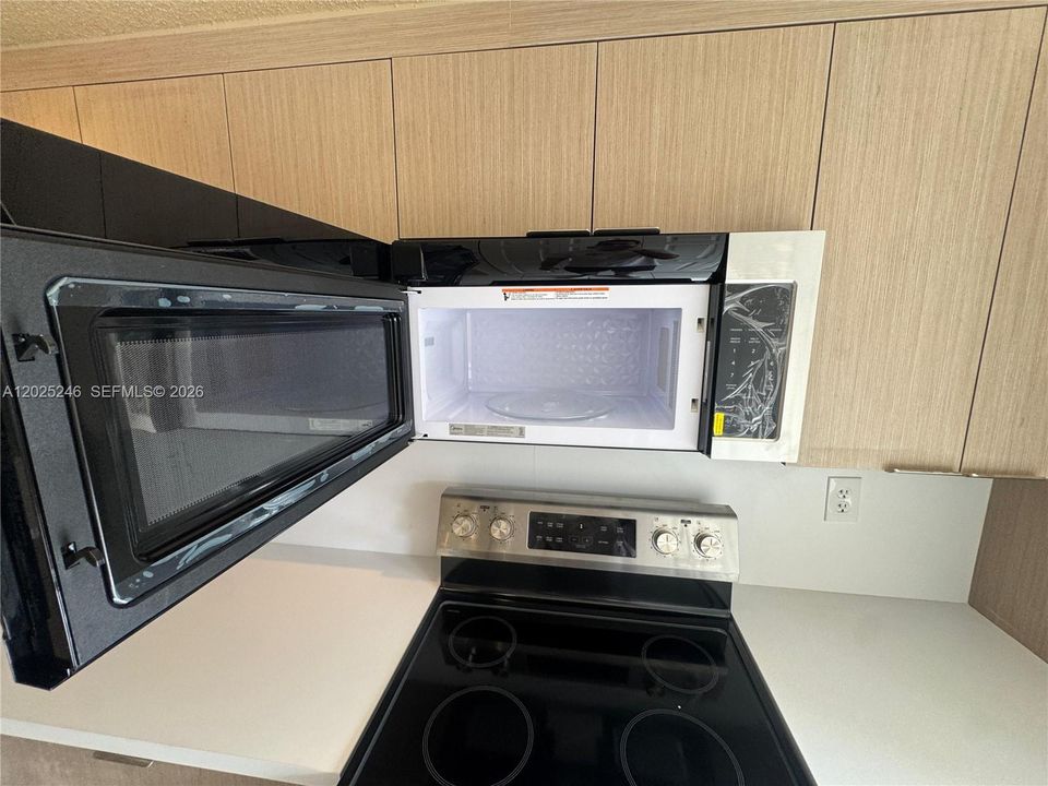 В аренду: $2,300 (2 спален, 2 ванн, 1175 Квадратных фут)