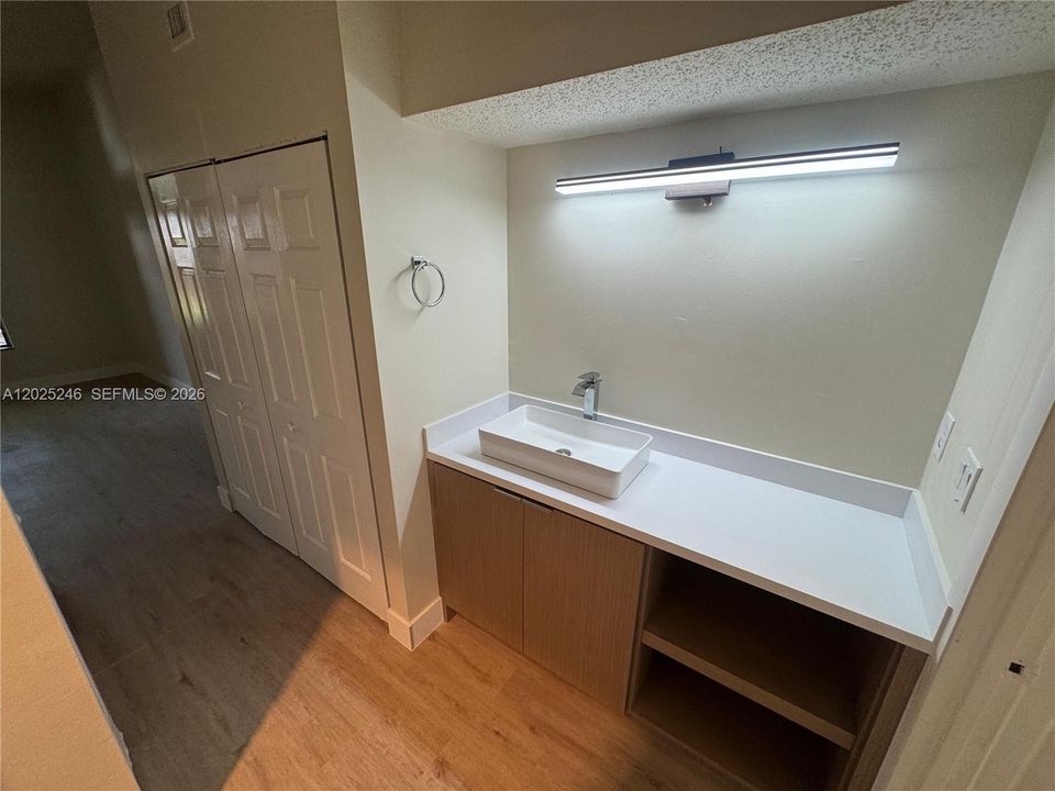 В аренду: $2,300 (2 спален, 2 ванн, 1175 Квадратных фут)