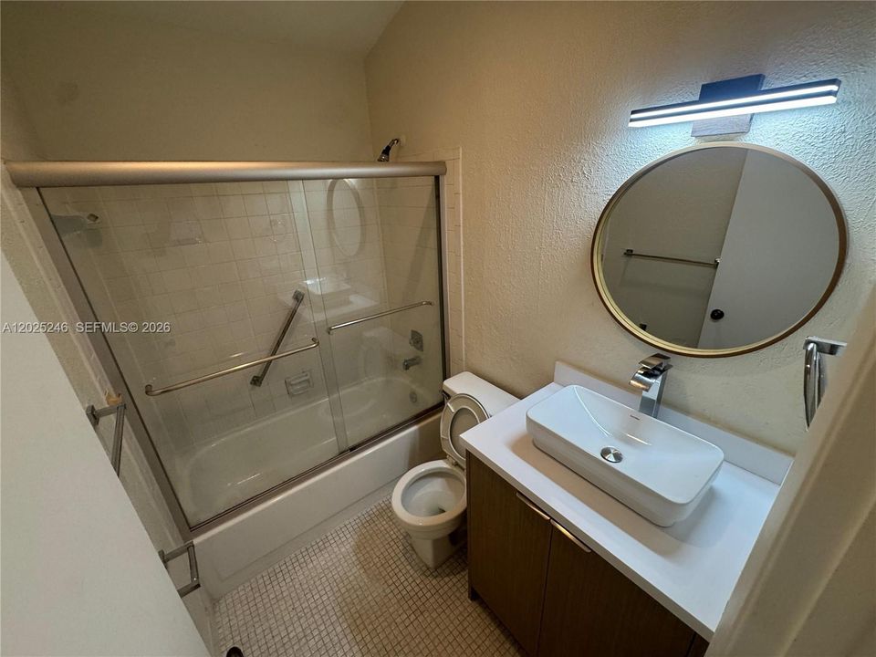 В аренду: $2,300 (2 спален, 2 ванн, 1175 Квадратных фут)