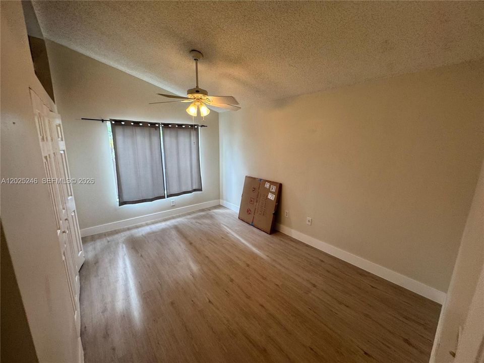 В аренду: $2,300 (2 спален, 2 ванн, 1175 Квадратных фут)