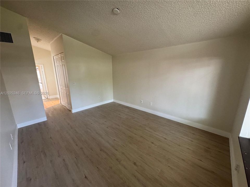 В аренду: $2,300 (2 спален, 2 ванн, 1175 Квадратных фут)