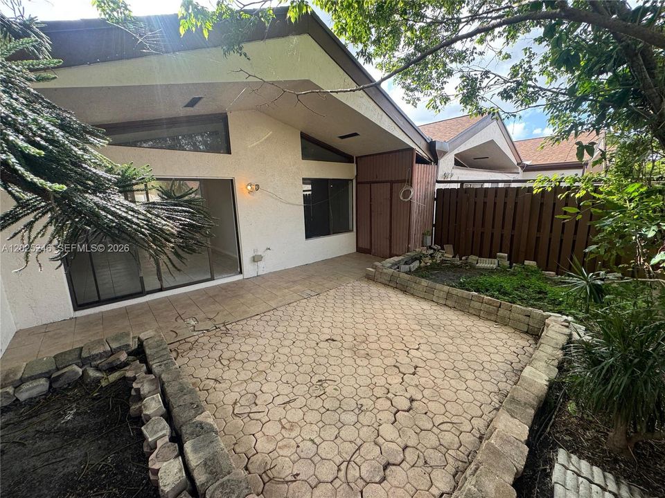 В аренду: $2,300 (2 спален, 2 ванн, 1175 Квадратных фут)