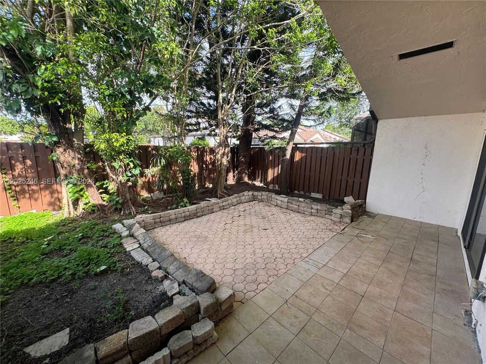 В аренду: $2,300 (2 спален, 2 ванн, 1175 Квадратных фут)
