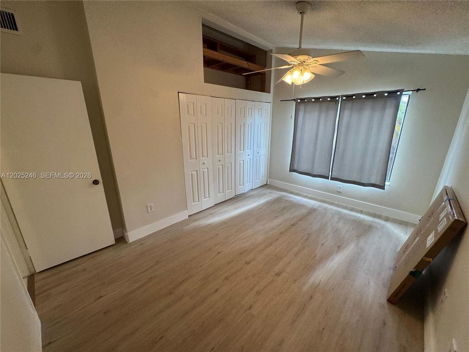В аренду: $2,300 (2 спален, 2 ванн, 1175 Квадратных фут)