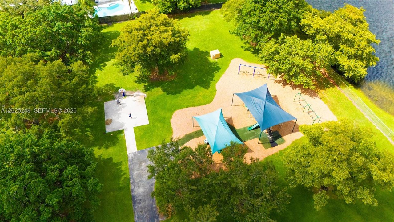 На продажу: $649,000 (3 спален, 2 ванн, 1606 Квадратных фут)