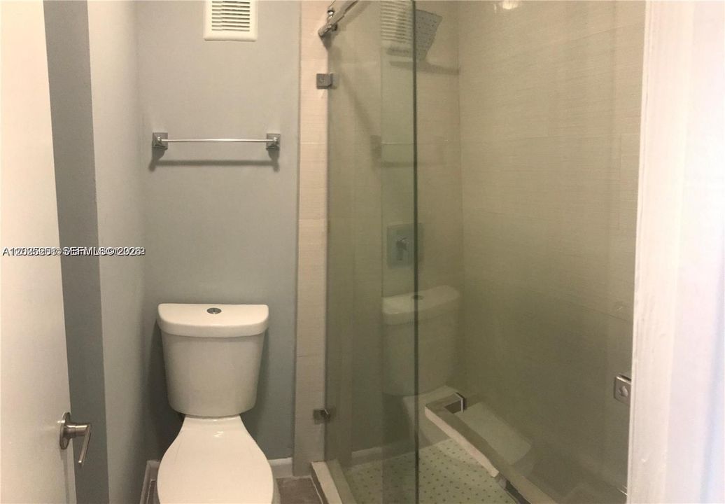 For Rent: $2,400 (2 beds, 2 baths, 1093 Square Feet)