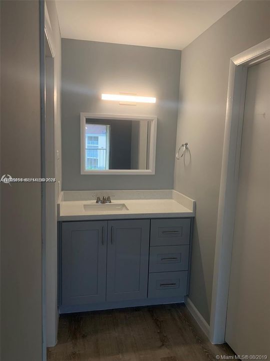 For Rent: $2,400 (2 beds, 2 baths, 1093 Square Feet)
