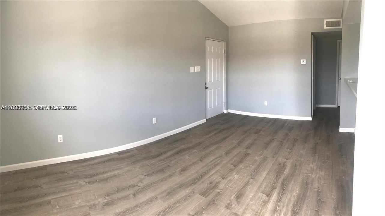 For Rent: $2,400 (2 beds, 2 baths, 1093 Square Feet)