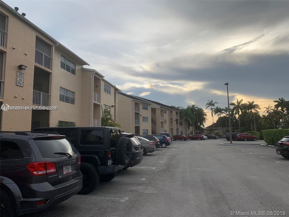 For Rent: $2,400 (2 beds, 2 baths, 1093 Square Feet)