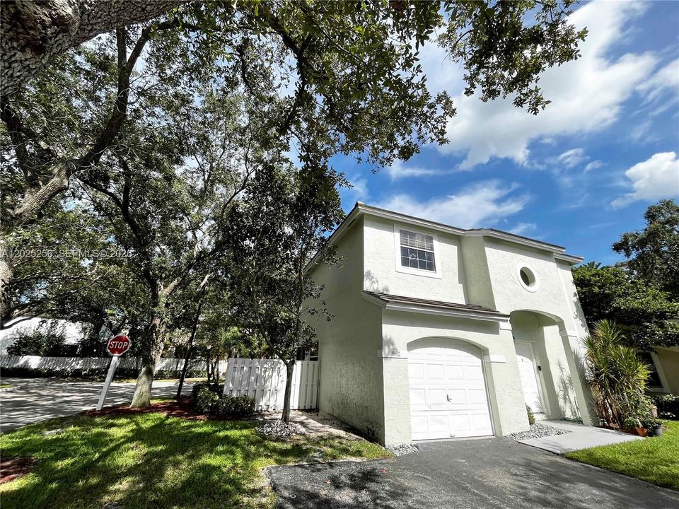 For Rent: $3,450 (3 beds, 2 baths, 1473 Square Feet)