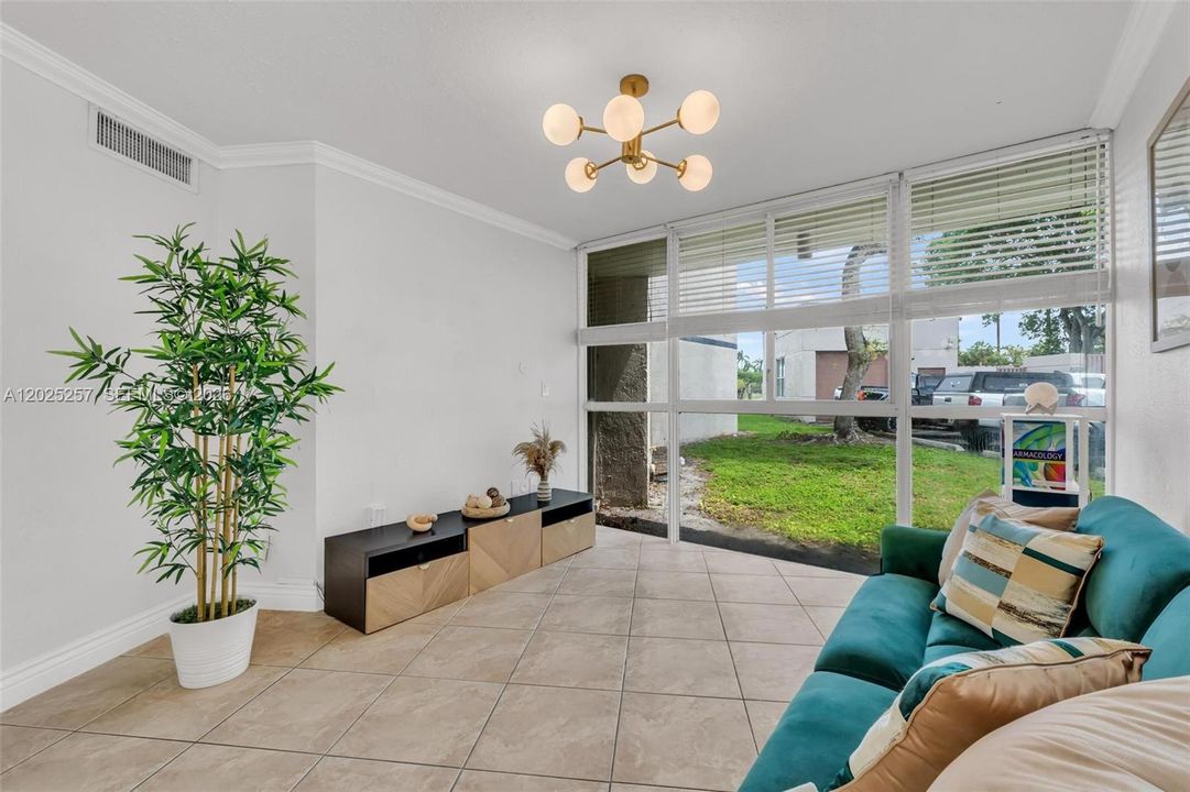 Activo con contrato: $249,999 (2 camas, 2 baños, 939 Pies cuadrados)