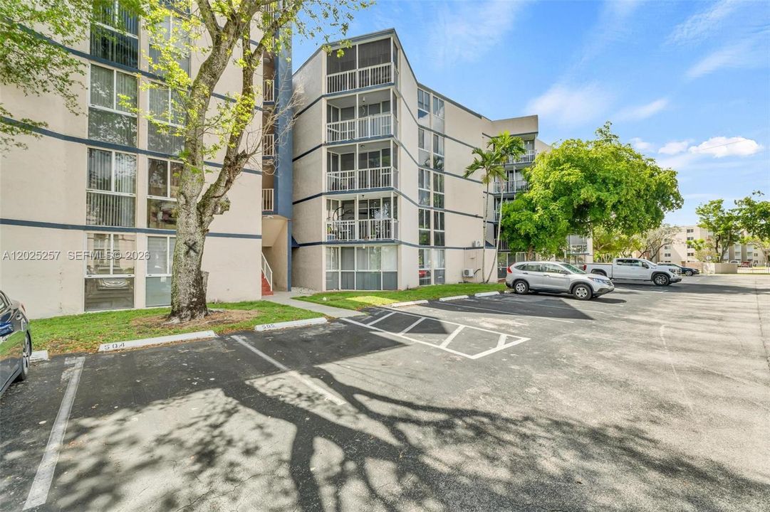 Activo con contrato: $249,999 (2 camas, 2 baños, 939 Pies cuadrados)
