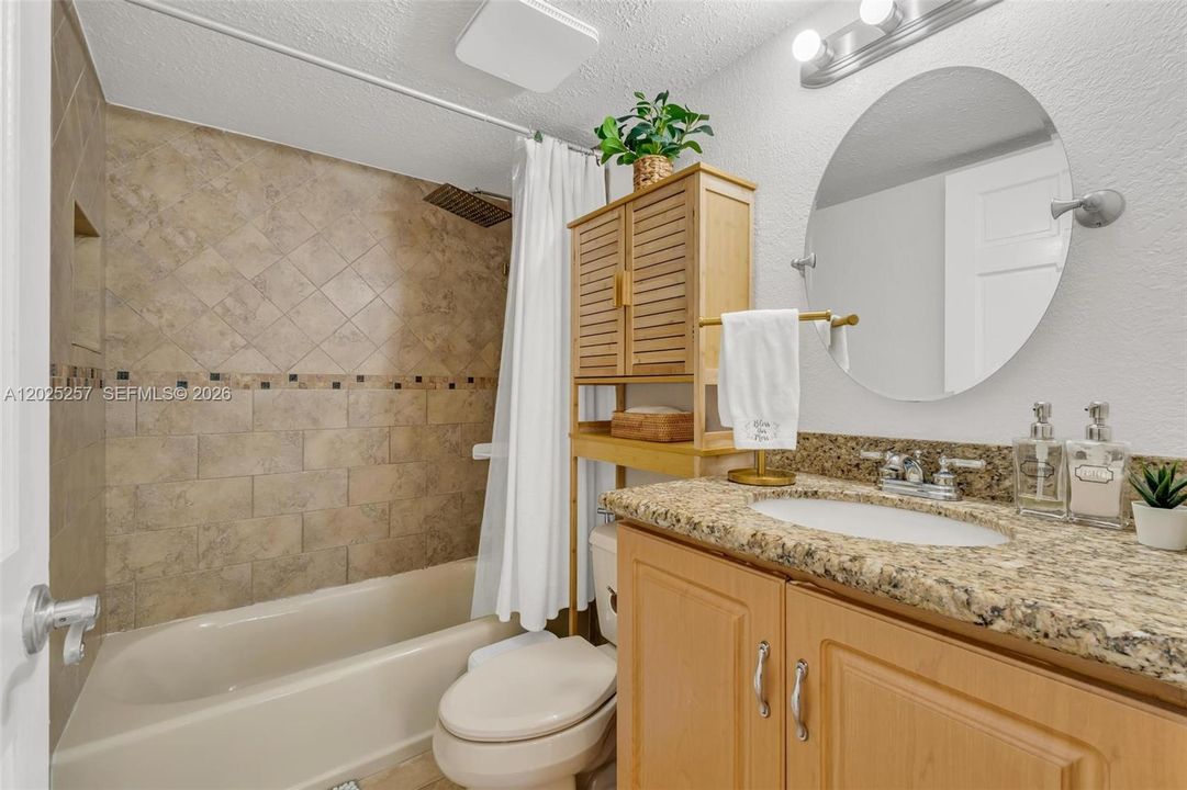 Activo con contrato: $249,999 (2 camas, 2 baños, 939 Pies cuadrados)