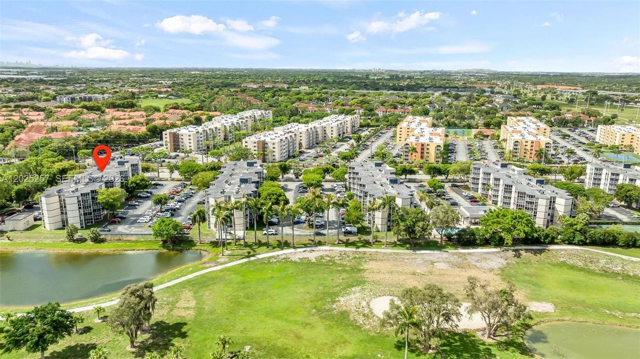 Activo con contrato: $249,999 (2 camas, 2 baños, 939 Pies cuadrados)