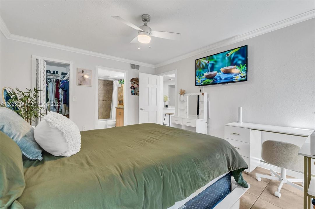 Activo con contrato: $249,999 (2 camas, 2 baños, 939 Pies cuadrados)