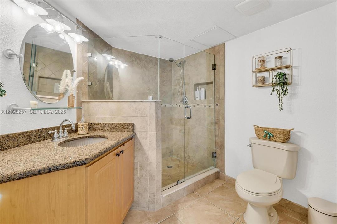 Activo con contrato: $249,999 (2 camas, 2 baños, 939 Pies cuadrados)