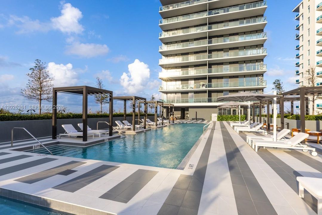 For Sale: $2,795,000 (3 beds, 4 baths, 2315 Square Feet)