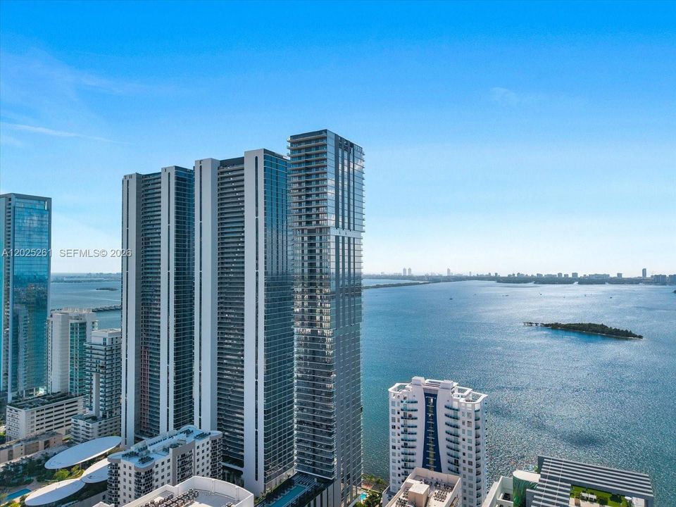 For Sale: $2,795,000 (3 beds, 4 baths, 2315 Square Feet)