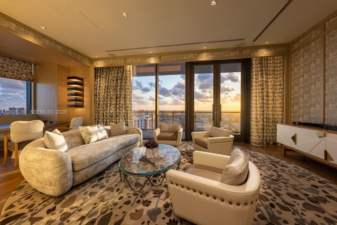 For Sale: $2,795,000 (3 beds, 4 baths, 2315 Square Feet)