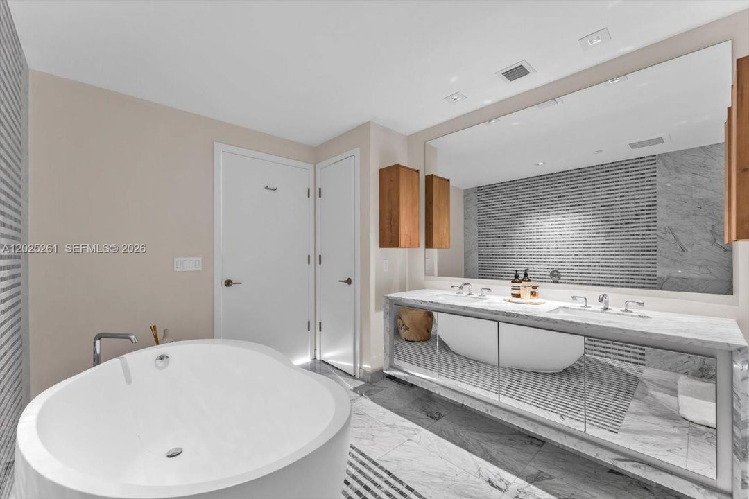 For Sale: $2,795,000 (3 beds, 4 baths, 2315 Square Feet)