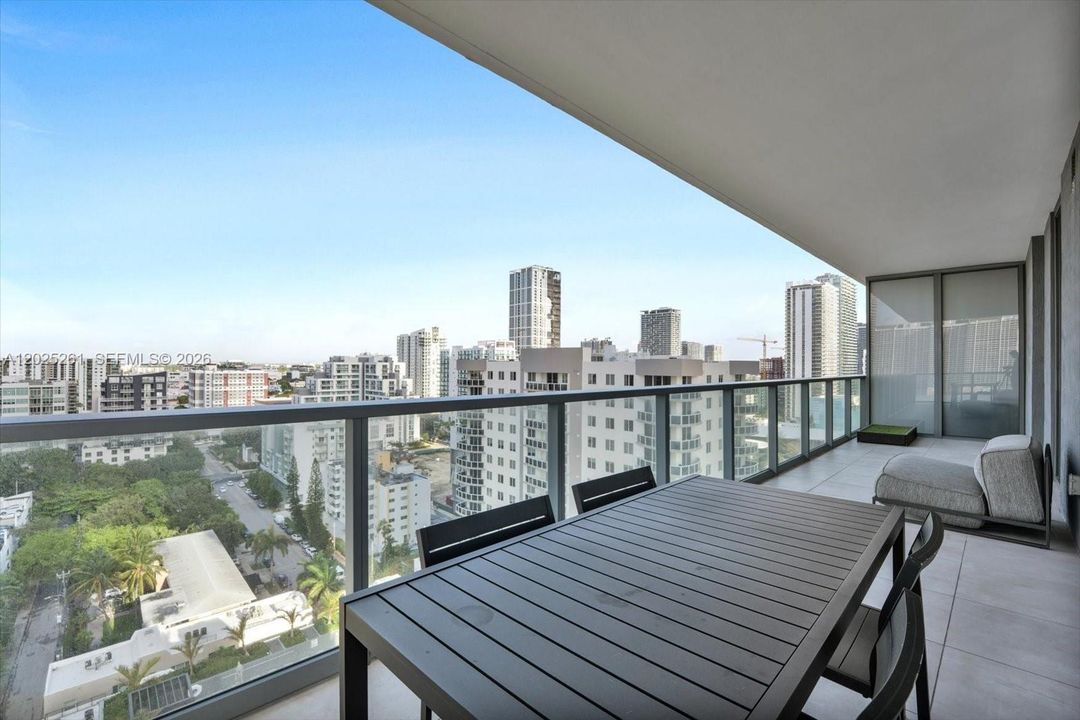 For Sale: $2,795,000 (3 beds, 4 baths, 2315 Square Feet)