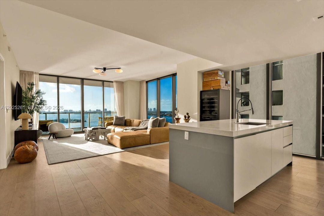 For Sale: $2,795,000 (3 beds, 4 baths, 2315 Square Feet)