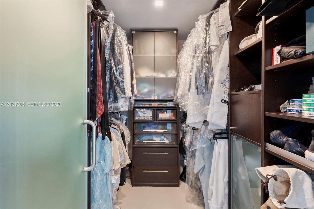 For Sale: $5,000,000 (3 beds, 2 baths, 2008 Square Feet)