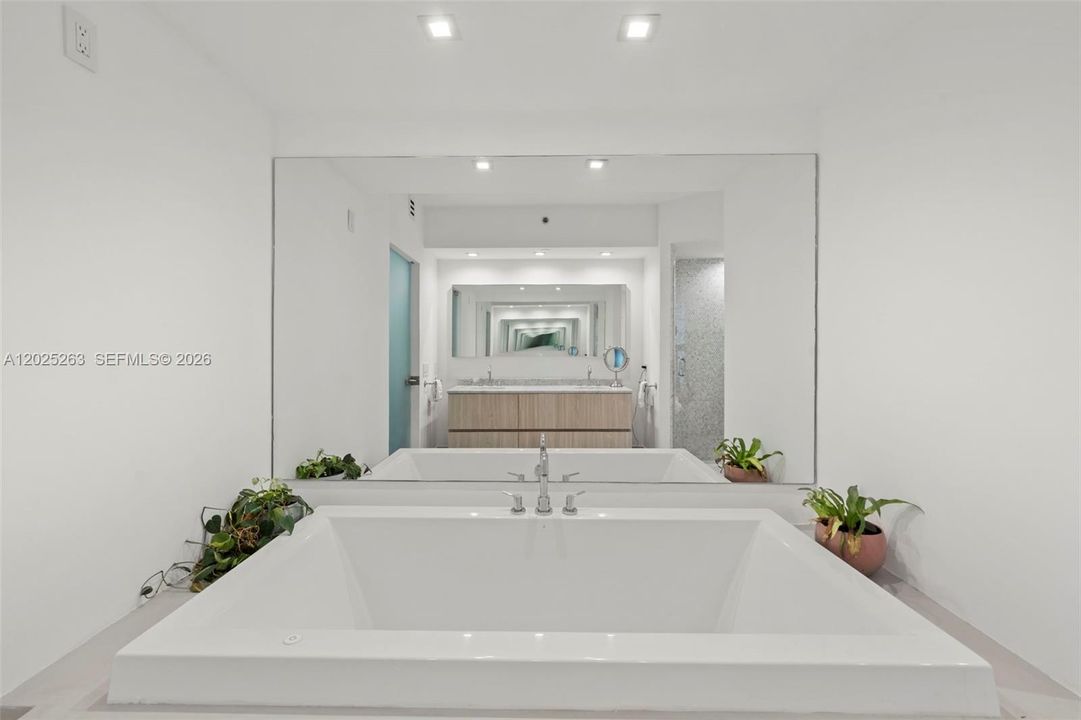 For Sale: $5,000,000 (3 beds, 2 baths, 2008 Square Feet)