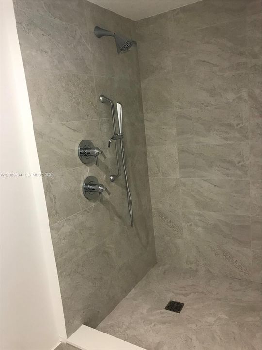 Activo con contrato: $3,550 (1 camas, 1 baños, 766 Pies cuadrados)