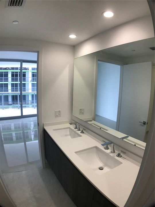 Activo con contrato: $3,550 (1 camas, 1 baños, 766 Pies cuadrados)